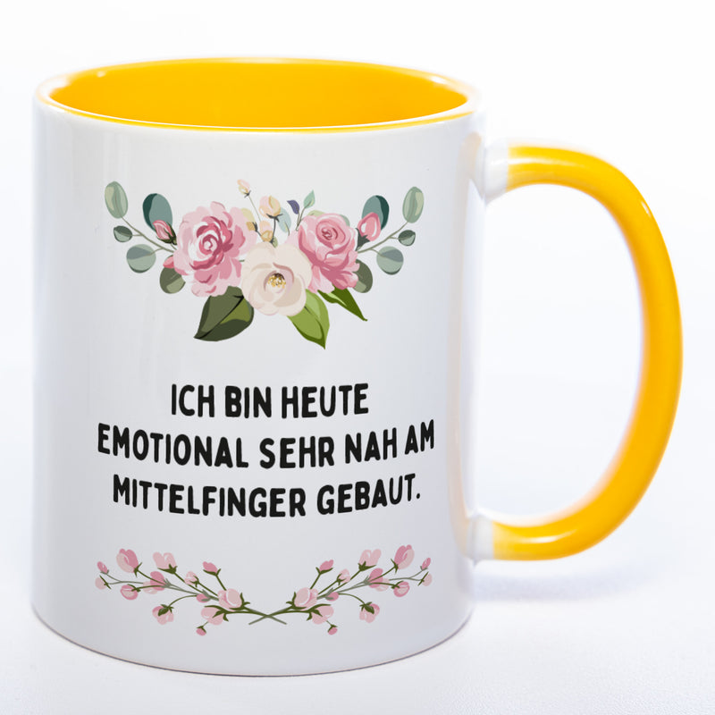 Blümchen-Tasse mit Spruch "Ich bin heute emotional sehr nah am Mittelfinger gebaut" - Lustige Kaffeetasse spülmaschinenfest