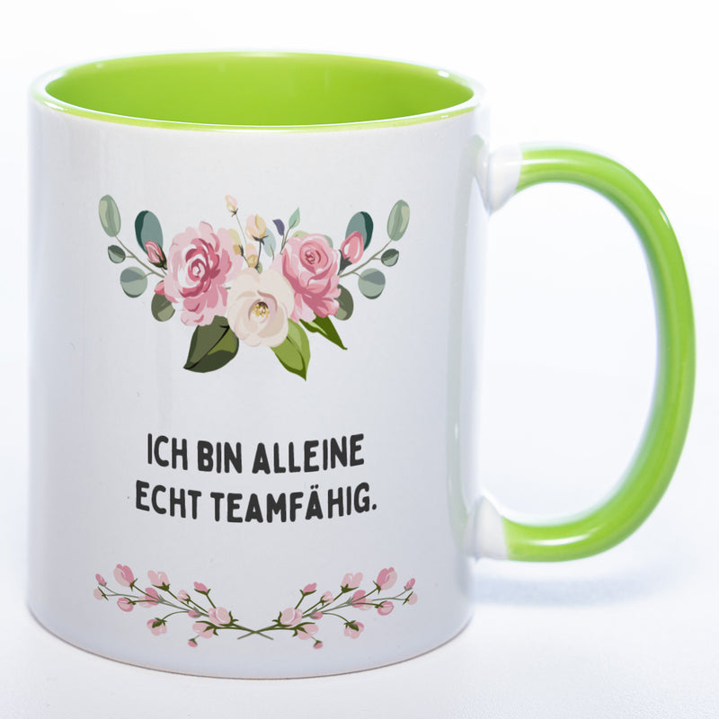 Blümchen-Tasse mit Spruch "Ich bin alleine echt teamfähig." - Lustige Kaffeetasse spülmaschinenfest