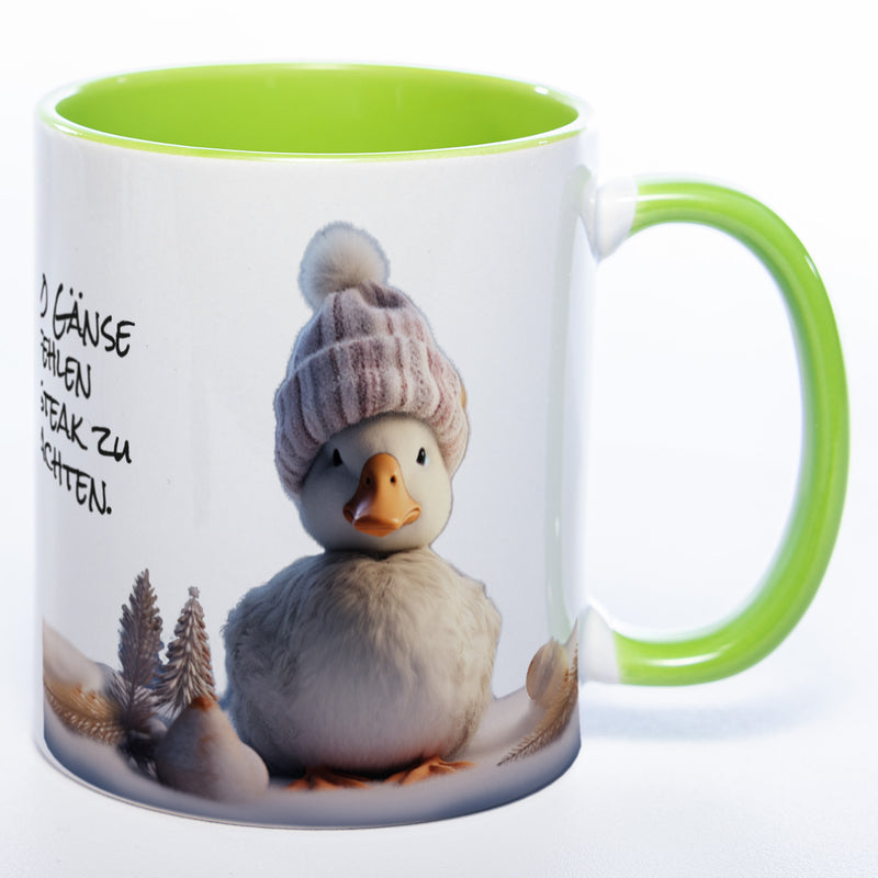 süße Kaffeetasse zum Wichteln, zu Nikolaus oder zu Weihnachten. mit süßem Gänsemotiv und Spruch: 9 von 10 Gänse empfehlenRindersteak zu Weihnachten. In der Farbe grün