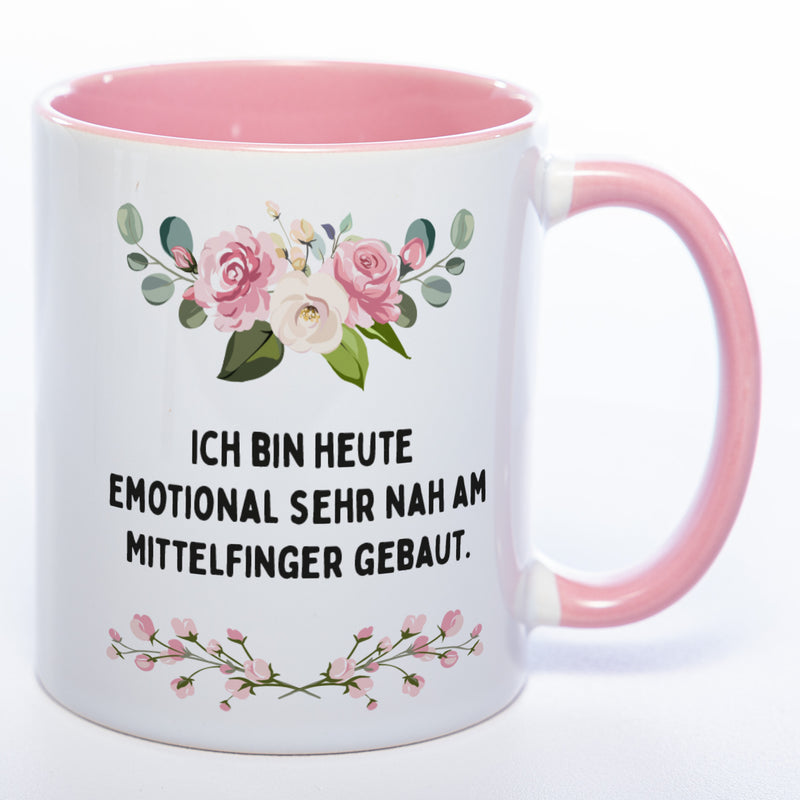 Blümchen-Tasse mit Spruch "Ich bin heute emotional sehr nah am Mittelfinger gebaut" - Lustige Kaffeetasse spülmaschinenfest