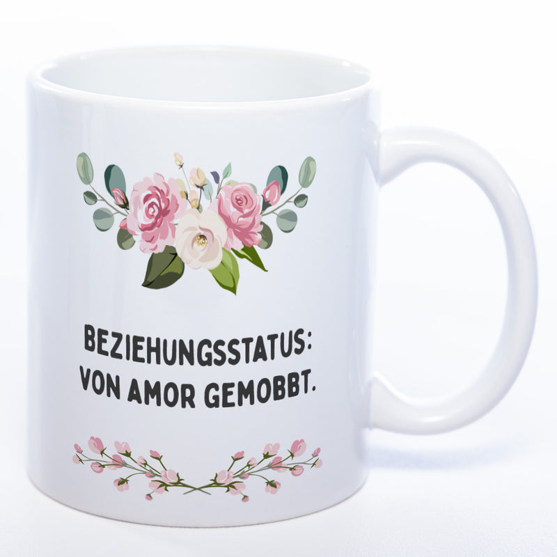 Blümchen-Tasse mit Spruch "Beziehungsstatus: von Amor gemobbt." - Lustige Kaffeetasse spülmaschinenfest