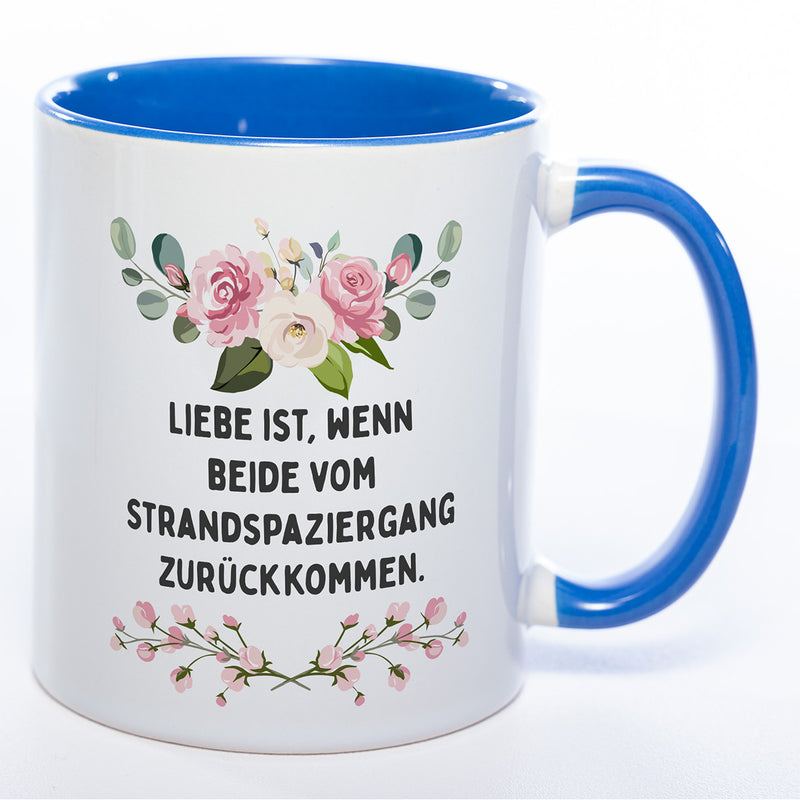 Blümchen-Tasse mit Spruch "Liebe ist, wenn beide vom Strandspaziergang zurückkommen." - Lustige Kaffeetasse spülmaschinenfest