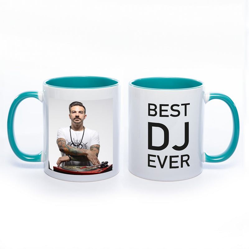 Tasse Innen und Henkel petrol mit Foto link und Text "Best DJ ever" rechts